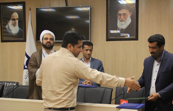 به مناسبت گرامیداشت روز روابط عمومی و ارتباطات انجام شد:

تجلیل از فعالان حوزه روابط عمومی دانشگاه فرهنگیان هرمزگان 
 2