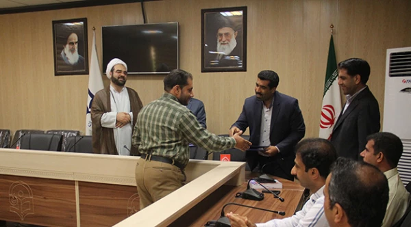 به مناسبت گرامیداشت روز روابط عمومی و ارتباطات انجام شد:

تجلیل از فعالان حوزه روابط عمومی دانشگاه فرهنگیان هرمزگان 
 3