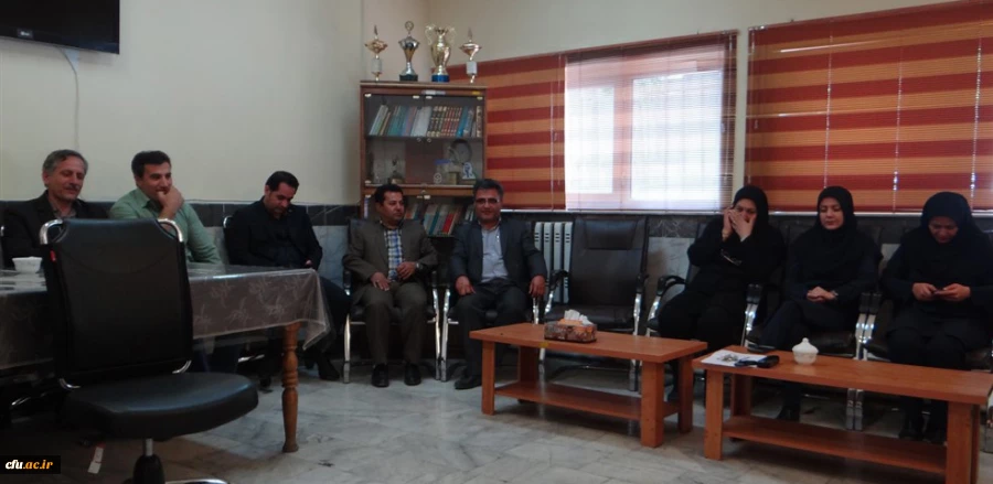 دکتر محمودلو در مراسم تقدیر از مسئولان روابط عمومی بیان کرد:

روابط عمومی چشم سازمان است
 5