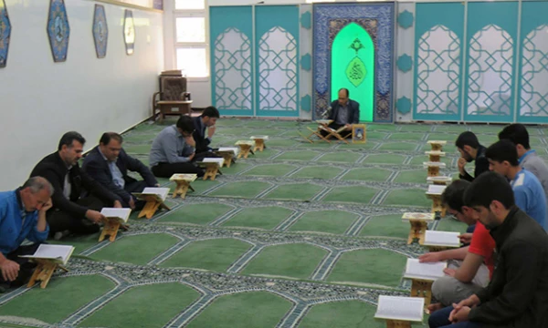 به همت کانون نماز و نیایش برگزار شد:

تلاوت روزانه یک حزب از قرآن کریم در ایام ماه مبارک رمضان
 2