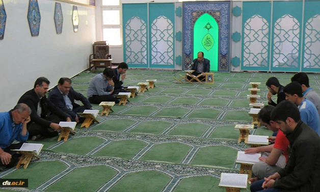 به همت کانون نماز و نیایش برگزار شد:

تلاوت روزانه یک حزب از قرآن کریم در ایام ماه مبارک رمضان
 2