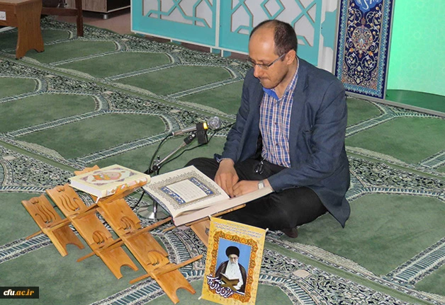 به همت کانون نماز و نیایش برگزار شد:

تلاوت روزانه یک حزب از قرآن کریم در ایام ماه مبارک رمضان
 3