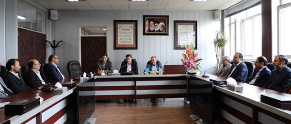 دکتر خنیفر در نشست بامعاون و کارکنان معاونت فرهنگی و اجتماعی:

کار فرهنگی عامل اصلی ایجاد امید و اعتماد درجامعه است 2