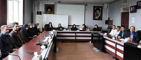 دکتر خنیفر در نشست بامعاون و کارکنان معاونت فرهنگی و اجتماعی:

کار فرهنگی عامل اصلی ایجاد امید و اعتماد درجامعه است 3