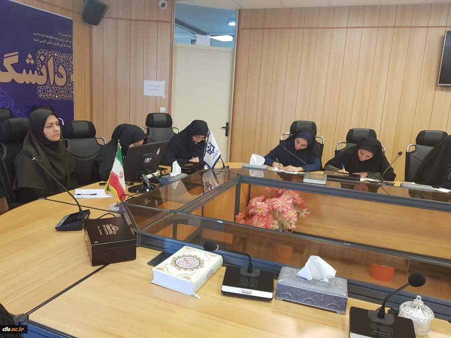 تقویت جلوه هایی از فرهنگ که منجر به قوام اخلاق و دین شود