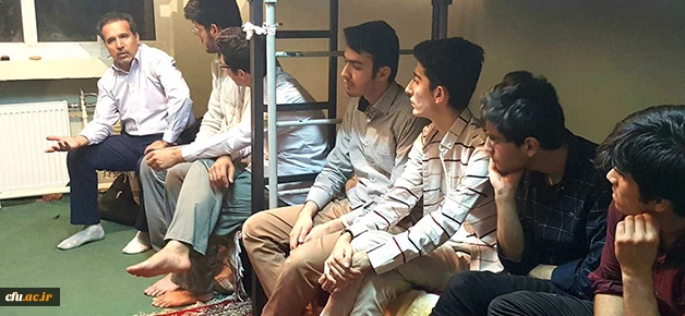 به همت کانون همیاران سلامت روان در دانشگاه فرهنگیان آذربایجان شرقی برگزار شد:

 نشست صمیمی دانشجومعلمان با مشاور در محیط خوابگاه 
 2