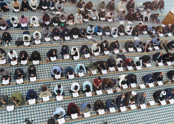 به مناسبت ماه مبارک رمضان:

محفل نورانی انس با قرآن کریم در دانشگاه فرهنگیان اردبیل برگزار شد
 4