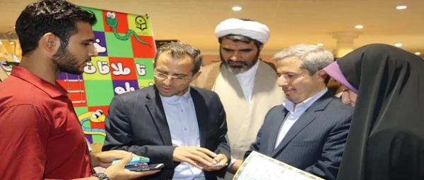 معاون پژوهش و فناوری دانشگاه فرهنگیان در بازدید از غرفه دانشگاه فرهنگیان در بیست و ششمین نمایشگاه بین المللی قرآن کریم:

مجموعه کارهای فرهنگی در حوزه ی تربیت، قرآن محور باشد 2