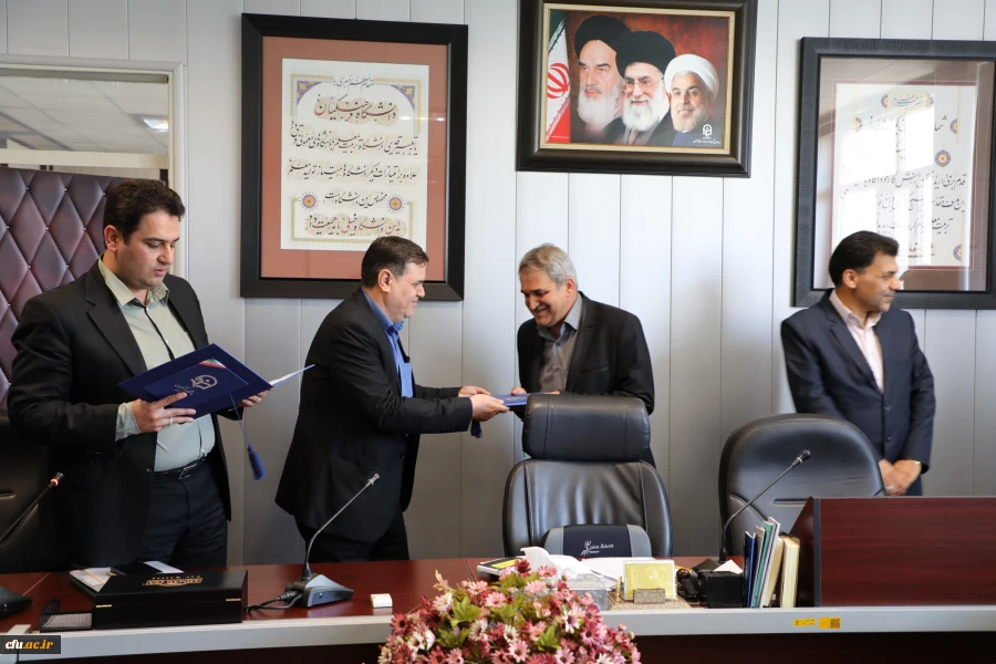 آئین معارفه  مدیران کل معاونت آموزشی و تحصیلات تکمیلی روز یکشنبه مورخ 97/03/19 ساعت 11:30 با حضور دکتر خنیفر ریاست دانشگاه فرهنگیان ، دکتر روشندل معاونت آموزشی و تحصیلات تکمیلی در سالن شهید چمران برگزار گردید.