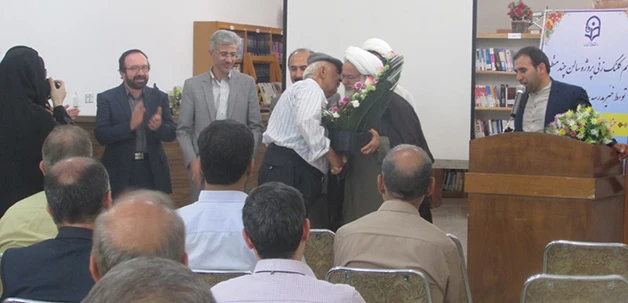 با حضور مسئولان  استان خوزستان:

 کلنگ احداث سالن چند منظوره مرکز خدیجه کبری (س) دزفول بر زمین زده شد
 3