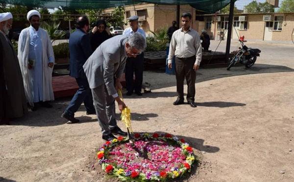 با حضور مسئولان  استان خوزستان:

 کلنگ احداث سالن چند منظوره مرکز خدیجه کبری (س) دزفول بر زمین زده شد
 5