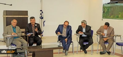 با حضور دکتر عروف زاد برگزار شد :

جلسه هم اندیشی و بررسی مشکلات و ارائه راهکار ها در حوزه های مختلف پردیس شهید باهنراصفهان