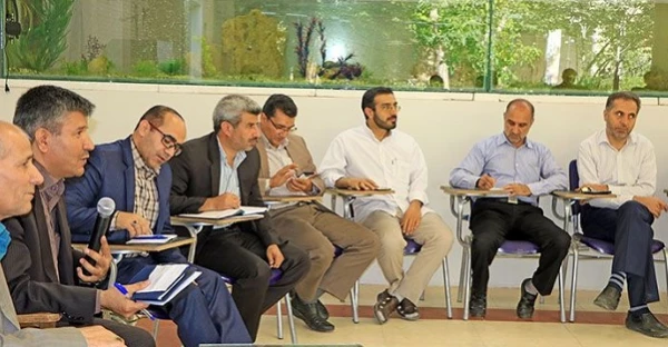 با حضور دکتر عروف زاد برگزار شد :

جلسه هم اندیشی و بررسی مشکلات و ارائه راهکار ها در حوزه های مختلف پردیس شهید باهنراصفهان 
 3