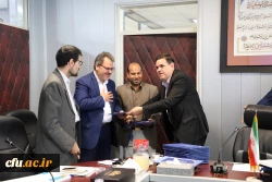 دکتر خنیفر در  اولین جلسه شورای عالی سیاستگذاری یکصدمین سال تاسیس تربیت معلم در ایران مطرح کرد:

باید با تحلیل و آسیب شناسی پیشینه صد ساله تربیت معلم ایران، چشم انداز جامعی برای آینده ترسیم کرد 3