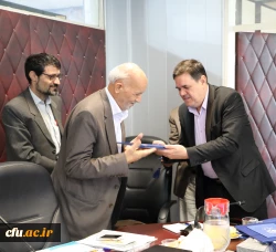 دکتر خنیفر در  اولین جلسه شورای عالی سیاستگذاری یکصدمین سال تاسیس تربیت معلم در ایران مطرح کرد:

باید با تحلیل و آسیب شناسی پیشینه صد ساله تربیت معلم ایران، چشم انداز جامعی برای آینده ترسیم کرد 2