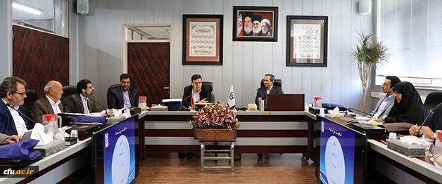 دکتر خنیفر در  اولین جلسه شورای عالی سیاستگذاری یکصدمین سال تاسیس تربیت معلم در ایران مطرح کرد:

باید با تحلیل و آسیب شناسی پیشینه صد ساله تربیت معلم ایران، چشم انداز جامعی برای آینده ترسیم کرد 6