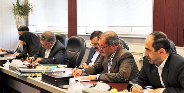 دکتر خنیفر در  اولین جلسه شورای عالی سیاستگذاری یکصدمین سال تاسیس تربیت معلم در ایران مطرح کرد:

باید با تحلیل و آسیب شناسی پیشینه صد ساله تربیت معلم ایران، چشم انداز جامعی برای آینده ترسیم کرد 7