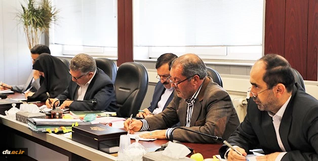 دکتر خنیفر در  اولین جلسه شورای عالی سیاستگذاری یکصدمین سال تاسیس تربیت معلم در ایران مطرح کرد:

باید با تحلیل و آسیب شناسی پیشینه صد ساله تربیت معلم ایران، چشم انداز جامعی برای آینده ترسیم کرد 7