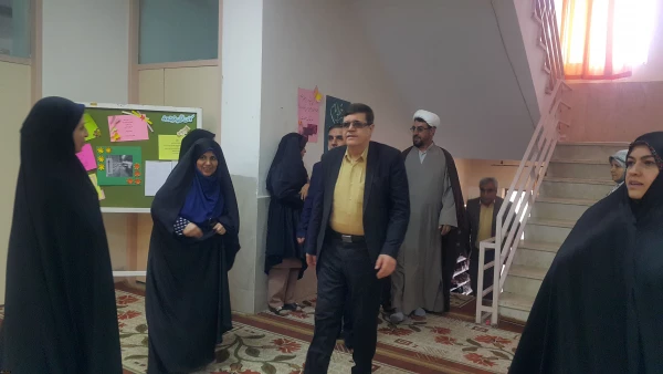 دکتر خنیفر  و هیئت همراه در بازدید از پردیس زینبیه :

به کارگیری از پتانسیل های موجود در دانشجو معلمان لازم و ضروری است