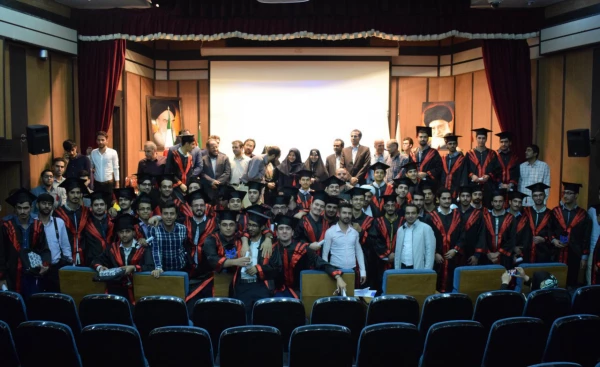 دکتر علی نژاد  در مراسم دانش آموختگی دانشجویان شهید بهشتی تهران مطرح کرد:

برجسته ترین و کارآمدترین معلمان، دانش آموختگان دانشگاه فرهنگیان خواهند بود 4