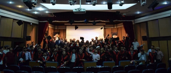 دکتر علی نژاد  در مراسم دانش آموختگی دانشجویان شهید بهشتی تهران مطرح کرد:

برجسته ترین و کارآمدترین معلمان، دانش آموختگان دانشگاه فرهنگیان خواهند بود 6