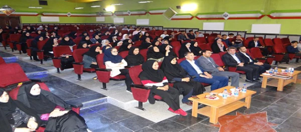 مدیرکل مشاوره بهداشت و سلامت دانشگاه فرهنگیان در پردیس علامه طباطبائی ارومیه بیان کرد:

خدمات مشاوره ای نقش مهمی در ارتقای توانایی های فردی ایفا می کند
 2