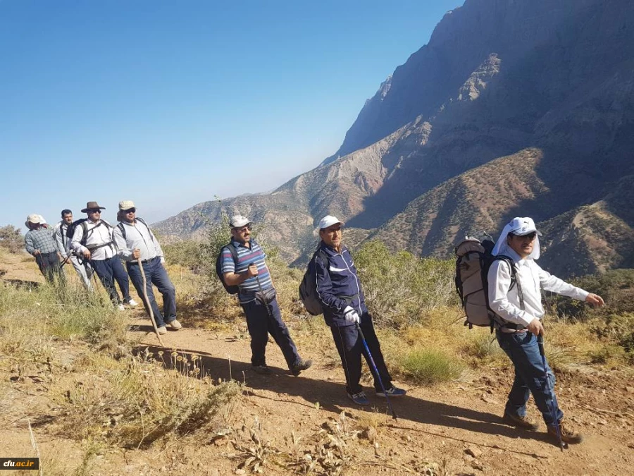 در شهر زیبا و توریستی سی سخت برگزار شد:

کوهنوردی کارکنان دانشگاه فرهنگیان استان کهگیلویه و بویر احمد در کوه دنا
 2