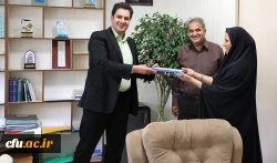 دکتر روشن دل معاون آموزشی و تحصیلات تکمیلی:
ورود دانشجو معلمان نخبه وعلاقه مند حرفه مقدس معلمی ،شرط اساسی درتحقق امرتربیت معلم فاخراست.