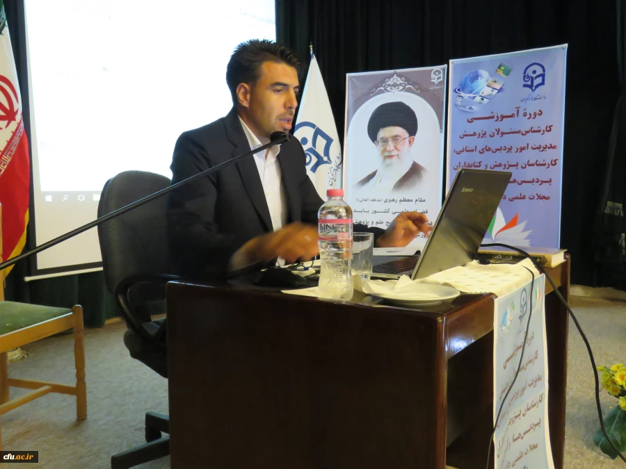 در دوره آموزشی کارشناسان پژوهش مطرح شده:

شیوه نامه های پژوهشی، شاخص اعتبار نشریات علمی، آشنایی با پایگاه های اطلاعاتی دانشگاه 7