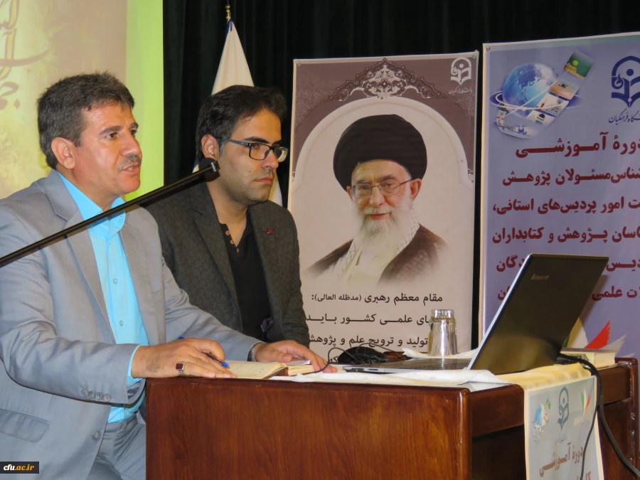 در دوره آموزشی کارشناسان پژوهش مطرح شده:

شیوه نامه های پژوهشی، شاخص اعتبار نشریات علمی، آشنایی با پایگاه های اطلاعاتی دانشگاه 5