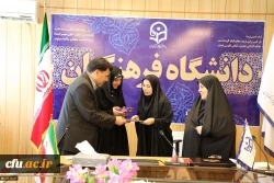 در پی برگزاری جلسه شورای مدیران کل حوزه معاونت دانشجویی از رابط روابط عمومی معاونت دانشجویی تجلیل شد