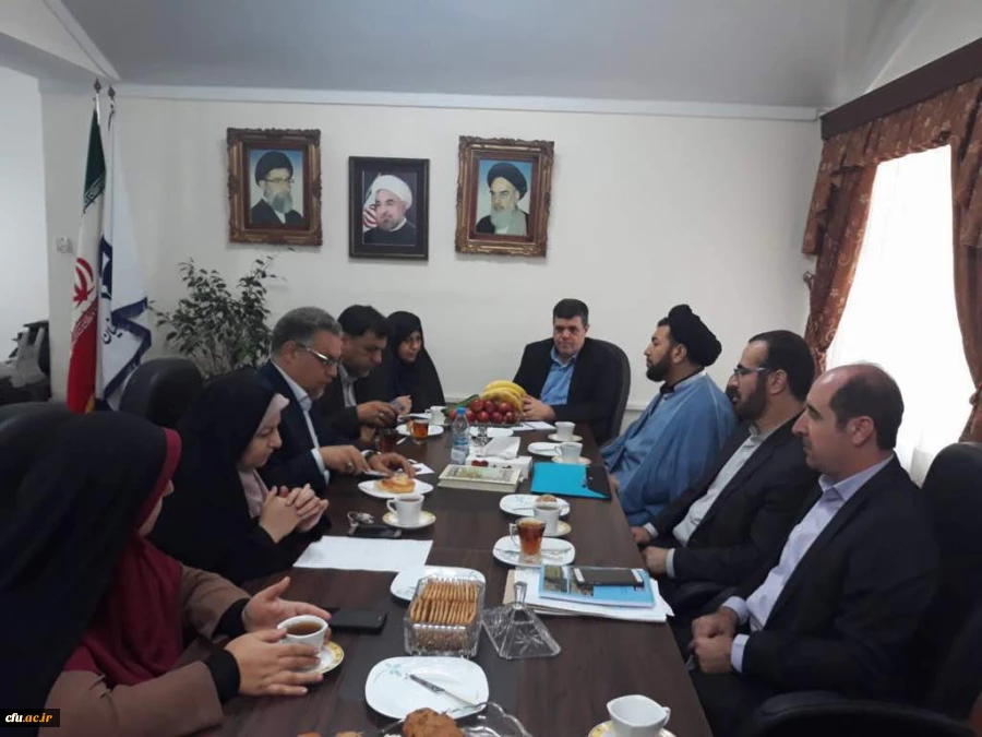 با حضور هیات رییسه دانشگاه فرهنگیان در گیلان انجام شد:
جلسه هیات امنا، دیدار با امام جمعه، بازدید از پردیس ها و مراکز