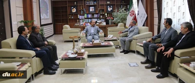 استاندار خراسان شمالی در دیدار با معاون فرهنگی و اجتماعی دانشگاه تأکید کرد:

صرفه جویی در همه جا؛ سرمایه گذاری در آموزش و پرورش و تربیت معلم