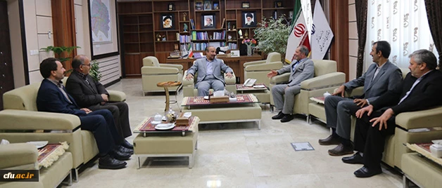 استاندار خراسان شمالی در دیدار با معاون فرهنگی و اجتماعی دانشگاه تأکید کرد:

صرفه جویی در همه جا؛ سرمایه گذاری در آموزش و پرورش و تربیت معلم 2