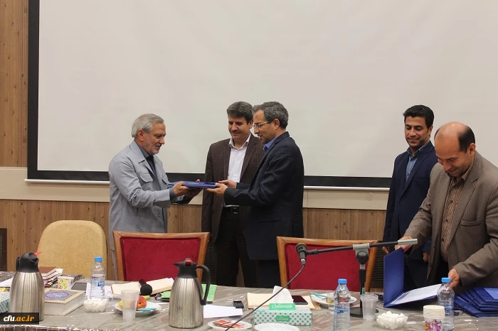 در دومین جلسه کمیته اجرایی بزرگداشت یکصدمین سالگرد تربیت معلم برگزار مطرح شد:

به عنوان جامعه تربیت معلم باید هویت یکصد ساله تربیت معلم را در وجودمان احیا کنیم 2