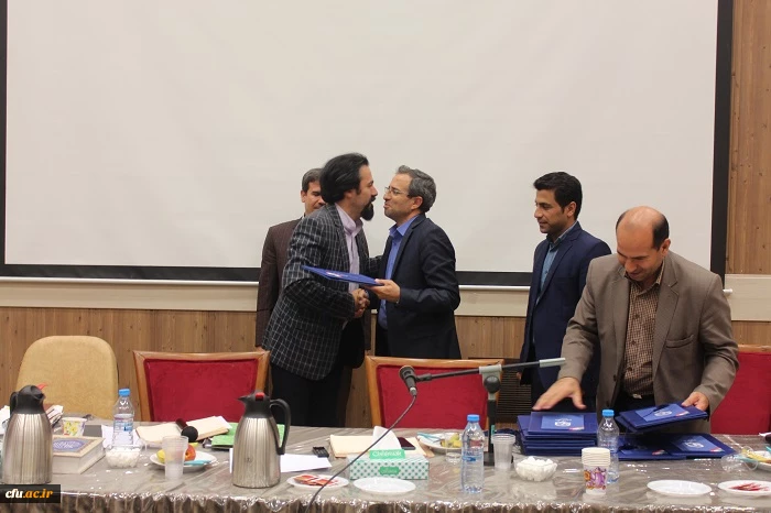 در دومین جلسه کمیته اجرایی بزرگداشت یکصدمین سالگرد تربیت معلم برگزار مطرح شد:

به عنوان جامعه تربیت معلم باید هویت یکصد ساله تربیت معلم را در وجودمان احیا کنیم 5