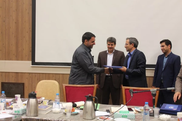 در دومین جلسه کمیته اجرایی بزرگداشت یکصدمین سالگرد تربیت معلم برگزار مطرح شد:

به عنوان جامعه تربیت معلم باید هویت یکصد ساله تربیت معلم را در وجودمان احیا کنیم 8