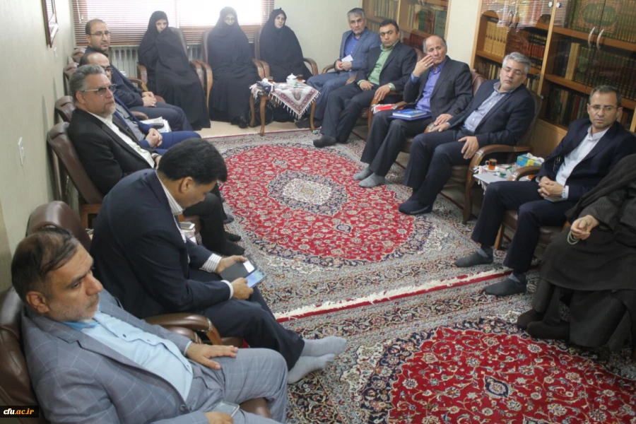 دکتر خنیفر در ددیدار با امام جمعه اصفهان:

امیدواریم با حمایت ها از دانشگاه فرهنگیان  شاهد کارهای قیمتی برای تربیت معلم به عنوان یکی از قطب های مهم کشور  باشیم 3