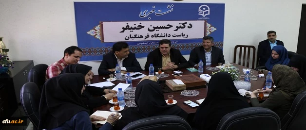 نشست دکتر خنیغر با خبرنگاران
سونامی کمبود معلم در سال 1400 / بازنشسته شدن دو سوم معلمان 2