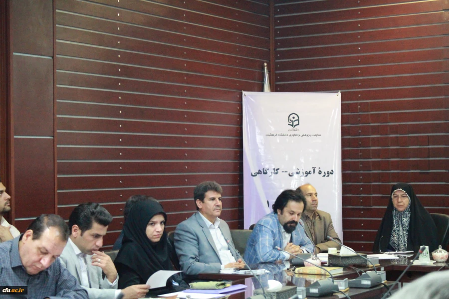 معاون پژوهشی دانشگاه فرهنگیان در افتتاحیه دوره آموزشی تربیت مترجمان:

متون ترجمه را باید سختگیرانه انتخاب و سخاوتمندانه حمایت کرد 3