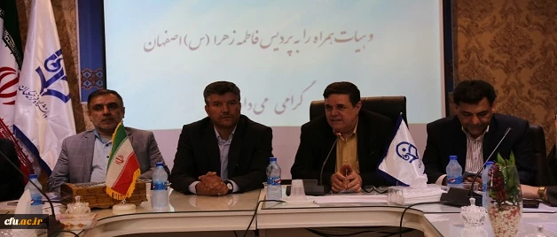 نشست دکتر خنیفر با خبرنگاران
سونامی کمبود معلم در سال 1400 / بازنشسته شدن دو سوم معلمان 2