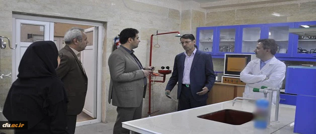 بازدید معاون آموزشی و تحصیلات تکمیلی دانشگاه فرهنگیان از آزمایشگاه های پردیس شهید بهشتی مشهد 2