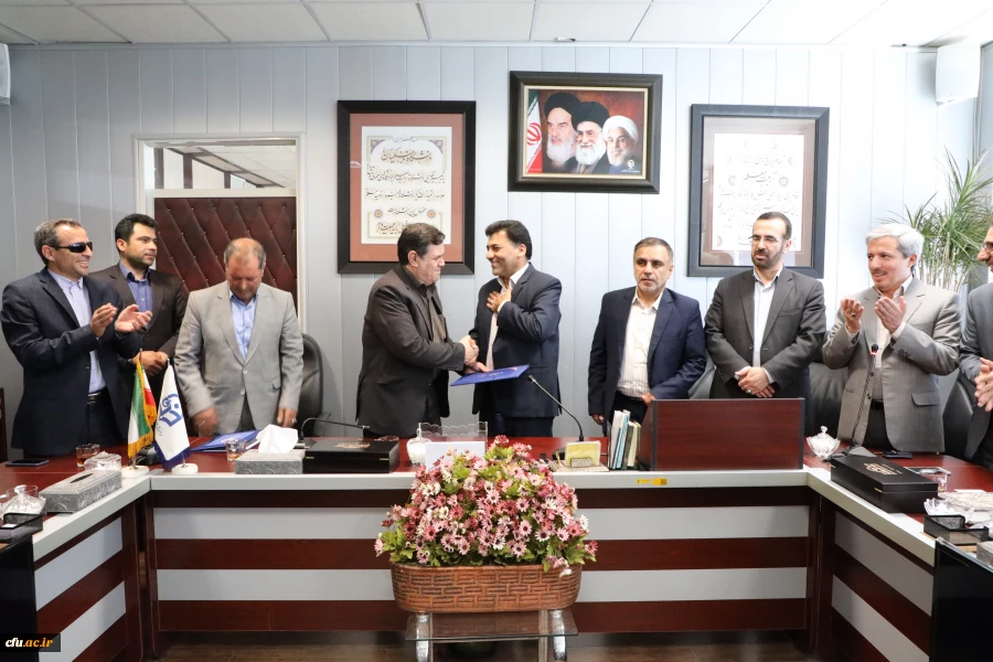 با حضور دکتر خنیفر انجام شد:
مراسم  معارفه سرپرست معاونت فرهنگی و اجتماعی 4