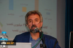 امیر خوراکیان، معاون مرکز ملی فضای مجازی در ششمین دوره بالندگی مشاوران سراسر کشور بیان کرد:

میانگین استفاده از فضای مجازی در دنیا چهار ساعت در روز است اما در ایران این عدد بالای ۷ ساعت است. 3