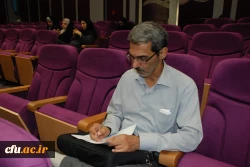 امیر خوراکیان، معاون مرکز ملی فضای مجازی در ششمین دوره بالندگی مشاوران سراسر کشور بیان کرد:

میانگین استفاده از فضای مجازی در دنیا چهار ساعت در روز است اما در ایران این عدد بالای ۷ ساعت است. 5