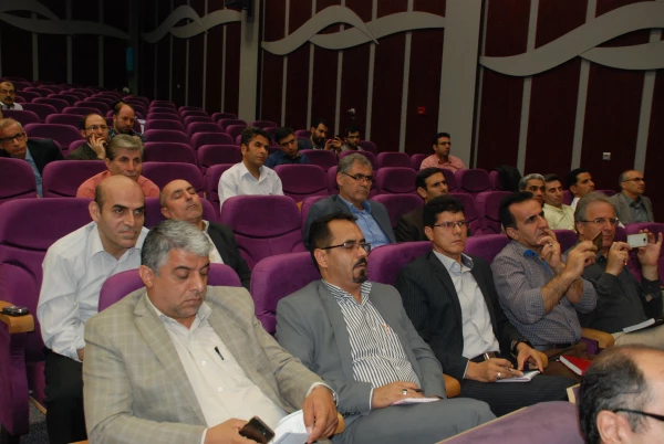 امیر خوراکیان، معاون مرکز ملی فضای مجازی در ششمین دوره بالندگی مشاوران سراسر کشور بیان کرد:

میانگین استفاده از فضای مجازی در دنیا چهار ساعت در روز است اما در ایران این عدد بالای ۷ ساعت است. 6