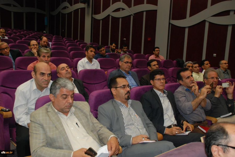 امیر خوراکیان، معاون مرکز ملی فضای مجازی در ششمین دوره بالندگی مشاوران سراسر کشور بیان کرد:

میانگین استفاده از فضای مجازی در دنیا چهار ساعت در روز است اما در ایران این عدد بالای ۷ ساعت است. 6