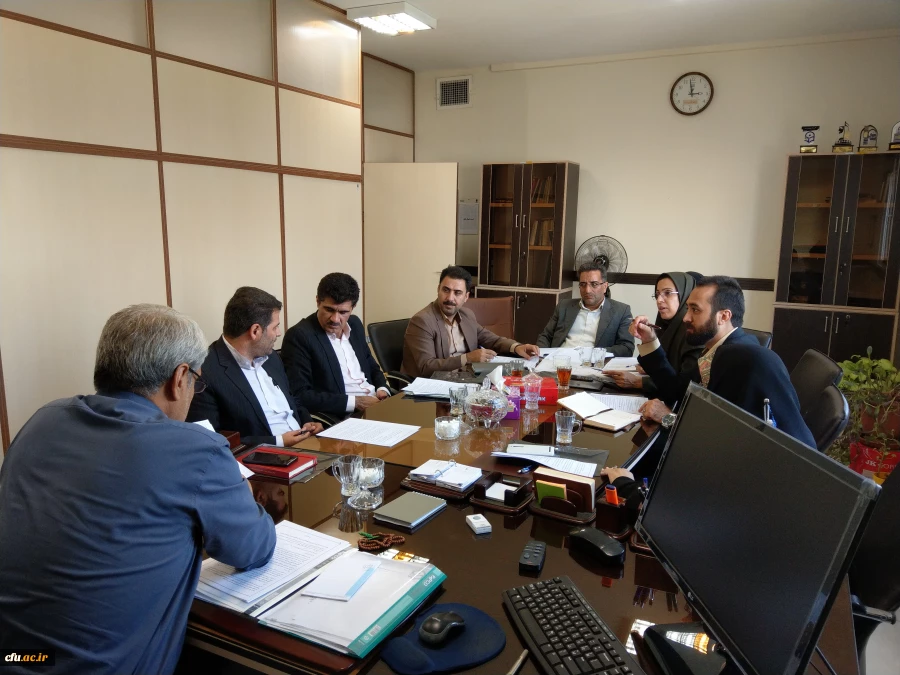 در ششمین جلسه کارگروه ساماندهی نیروهای سرپرست شبانه روزی عنوامن شد:

بررسی ماده های شیوه نامه همزمان با تشکیل هفتمین جلسه کارگروه در پنجم شهریور ماه