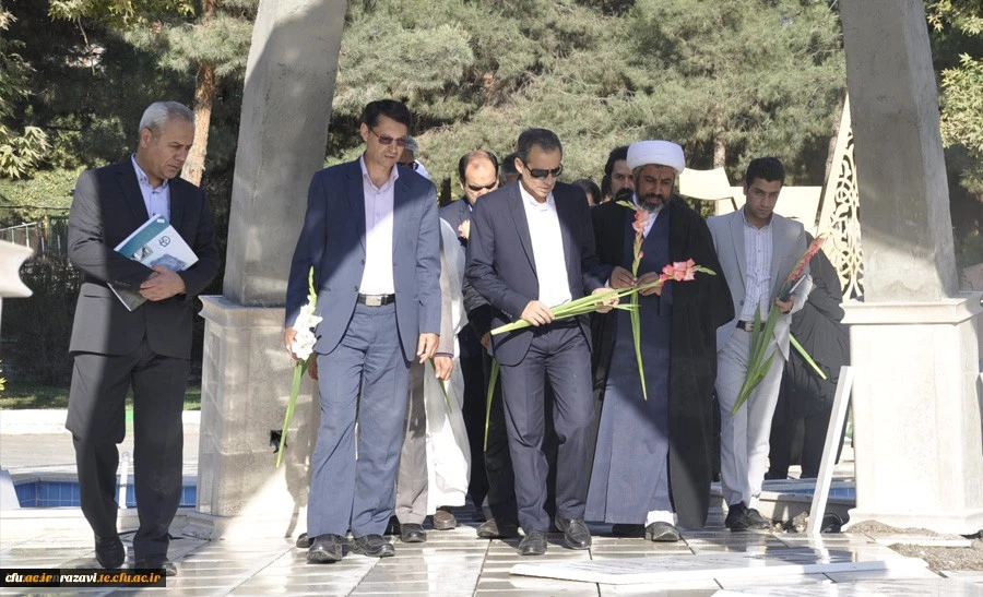 ادای احترام شرکت کنندگان در دوره «چگونگی تألیف کتاب های درسی دانشگاهی» به مقام والای شهدای گمنام دانشگاه فرهنگیان خراسان رضوی 2