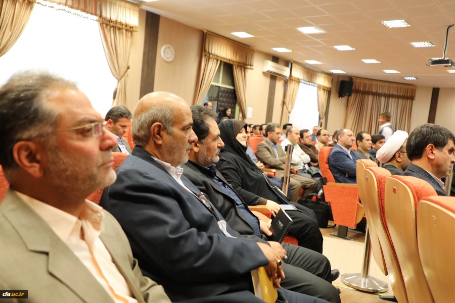 رئیس دانشگاه فرهنگیان در نشست اعضای هیئت علمی جدید دانشگاه:

 قضاوت و تحلیل استاد بر فراگیر اثر گذار است 15